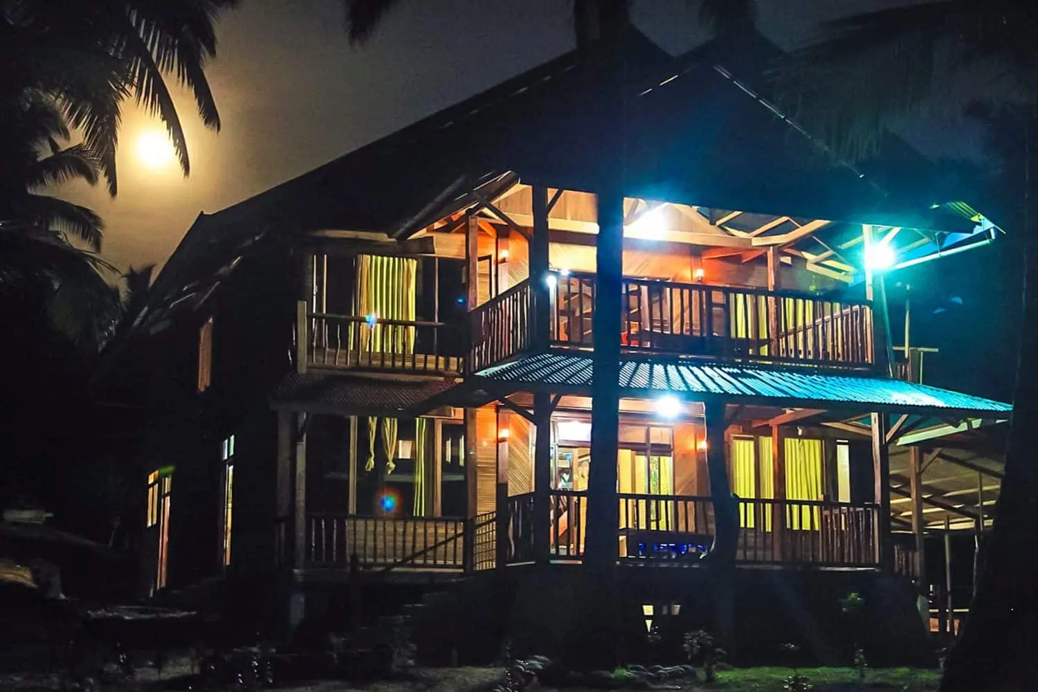 mentawai surf camp mentawais mojo surf mentawai islands surfing yantos surf camp