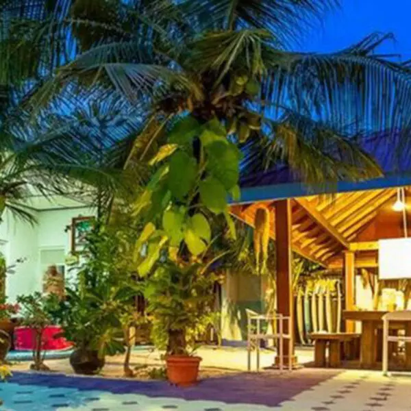 natural surf house himmafushi surf camp maldives stoked surf adventures jailbreaks sultans cokes