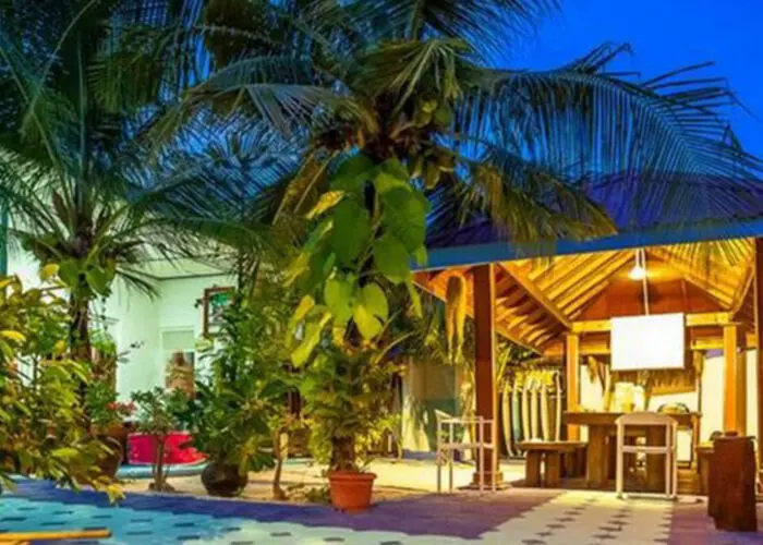 natural surf house himmafushi surf camp maldives stoked surf adventures jailbreaks sultans cokes