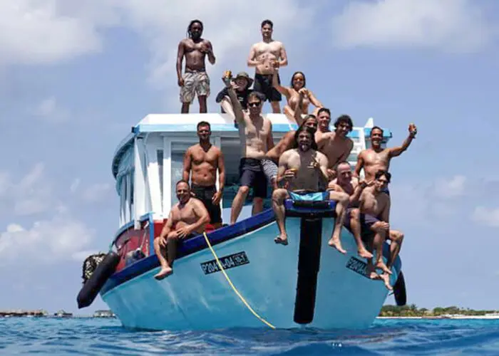 natural surf house himmafushi surf camp maldives stoked surf adventures jailbreaks sultans cokes