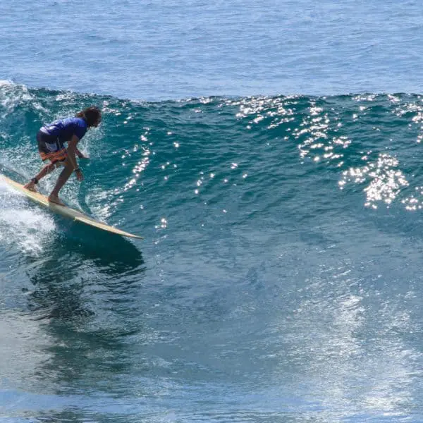 backpacker-surf-town-best-surfing-indonesia-philippines-australia-ecuador-morocco-south-africa