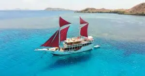 mentawai surf charter maki boat luxury mentawai islands surfing