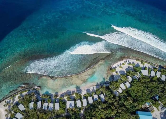 Holiday Inn Kandooma Surf Resort Maldives surfing 10