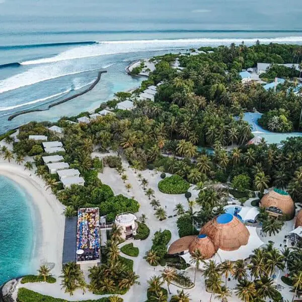 holiday inn kandooma surf resort maldives surf resort hotel