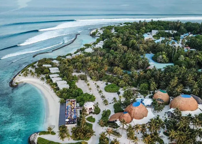 holiday inn kandooma surf resort maldives surf resort hotel