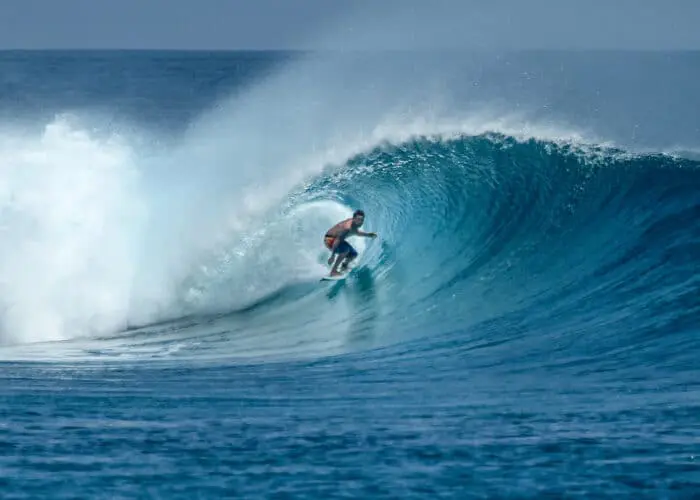 maldives surf trip thulusdhoo island maldives surf resort akiri surf retreat