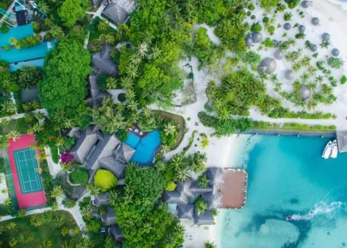 adaaran select hudhuranfushi surf resort maldives lohis cokes