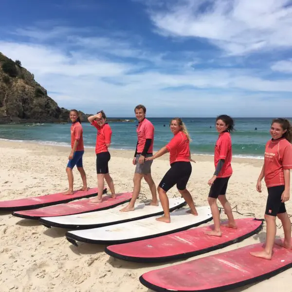 learn to surf in byron bay byron bay surf lesson style surfing group lessons private the pass 3