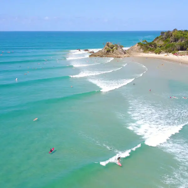 learn to surf in byron bay byron bay surf lesson style surfing group lessons private the pass 3