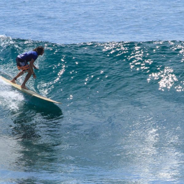 backpacker-surf-town-best-surfing-indonesia-philippines-australia-ecuador-morocco-south-africa