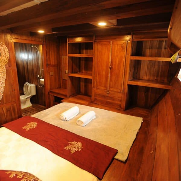 mentawai surf charter maki boat luxury mentawai islands surfing
