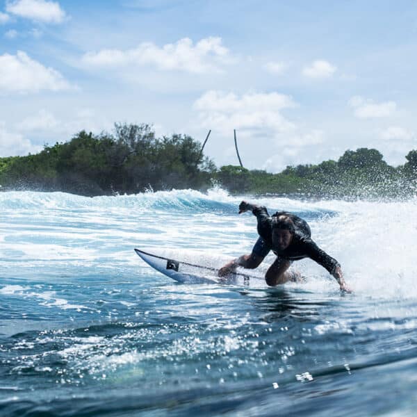 island hop maldives surf charter handhu luxury surf 2