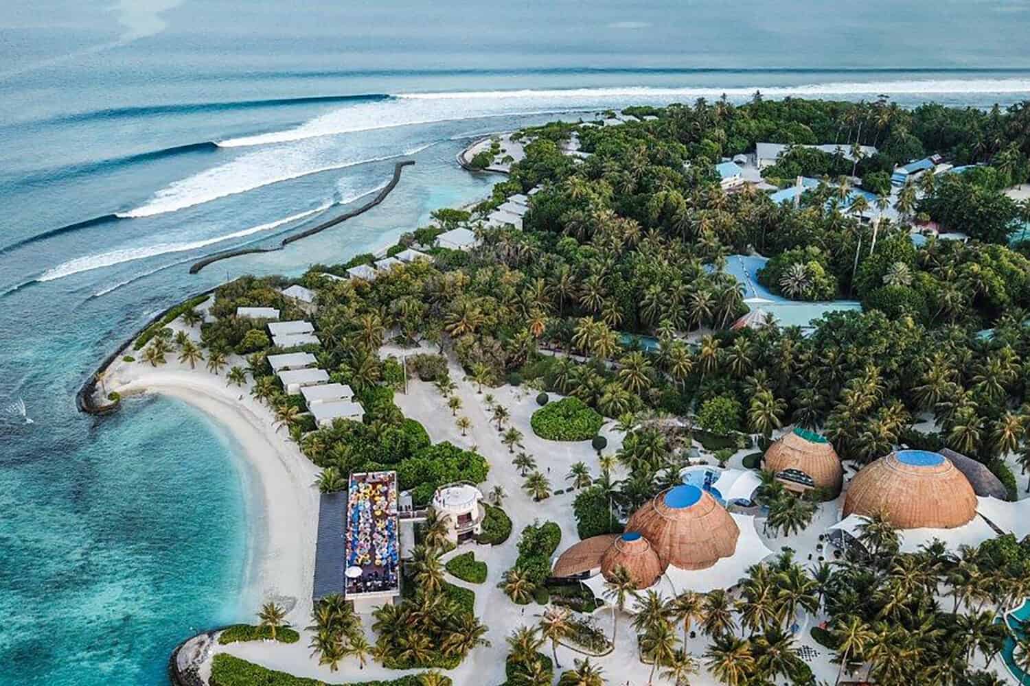 holiday inn kandooma surf resort maldives surf resort hotel