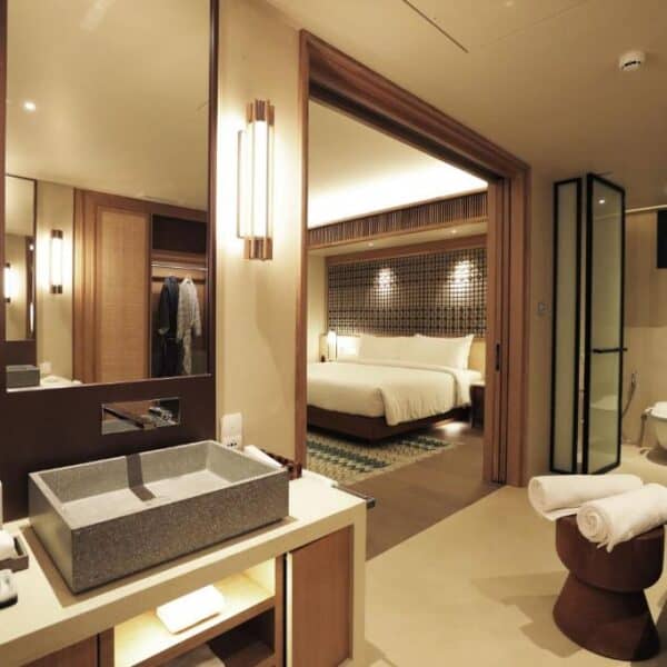 Kuda Villingili maldives surf resort overwater bungalow 3