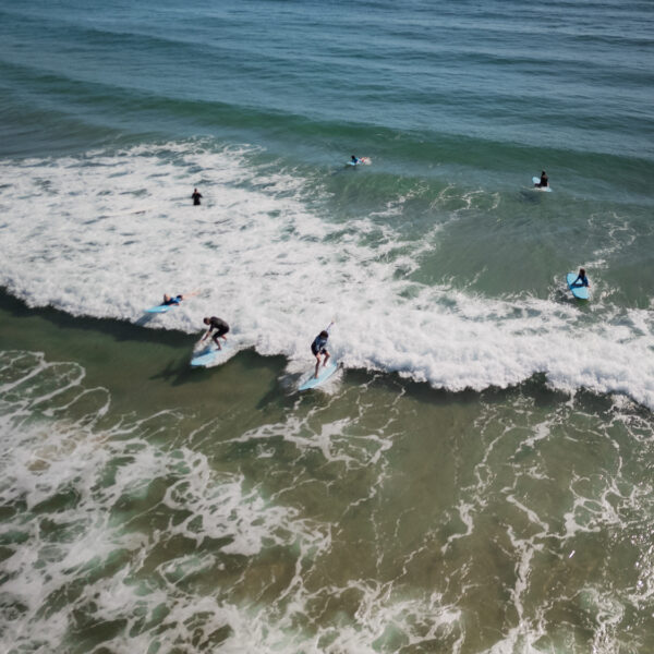 australian surf bus surf camp learn to surf east coast australia sydney brisbane byron bay gold coast urbnsurf