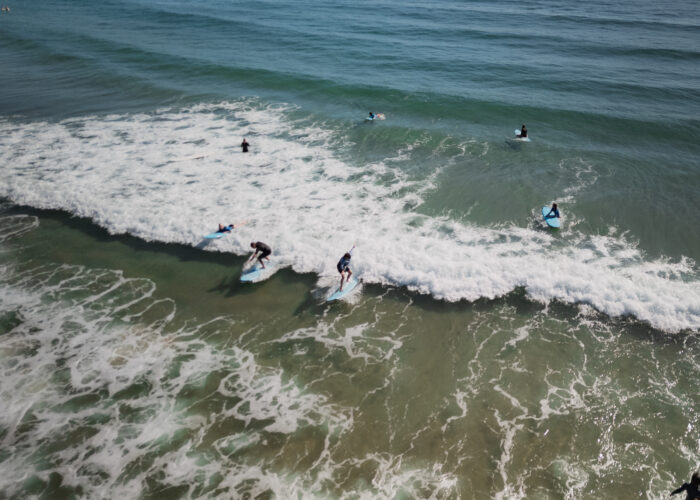 australian surf bus surf camp learn to surf east coast australia sydney brisbane byron bay gold coast urbnsurf