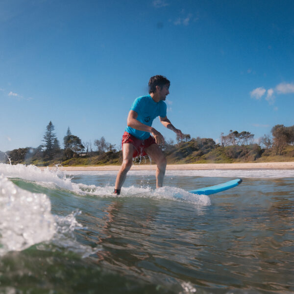 australian surf bus surf camp learn to surf east coast australia sydney brisbane byron bay gold coast urbnsurf